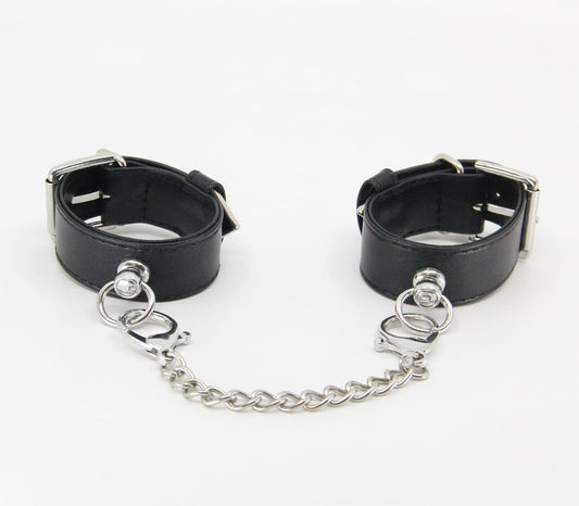 HAN067 - Love in Leather