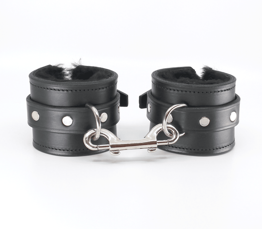 HAN008 Handcuffs - Love in Leather